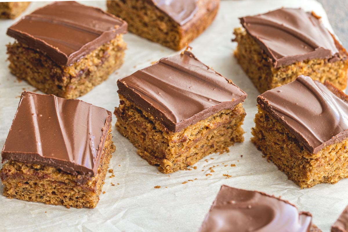 Banana Snack Cake (Vegan) - Crumb Top Baking